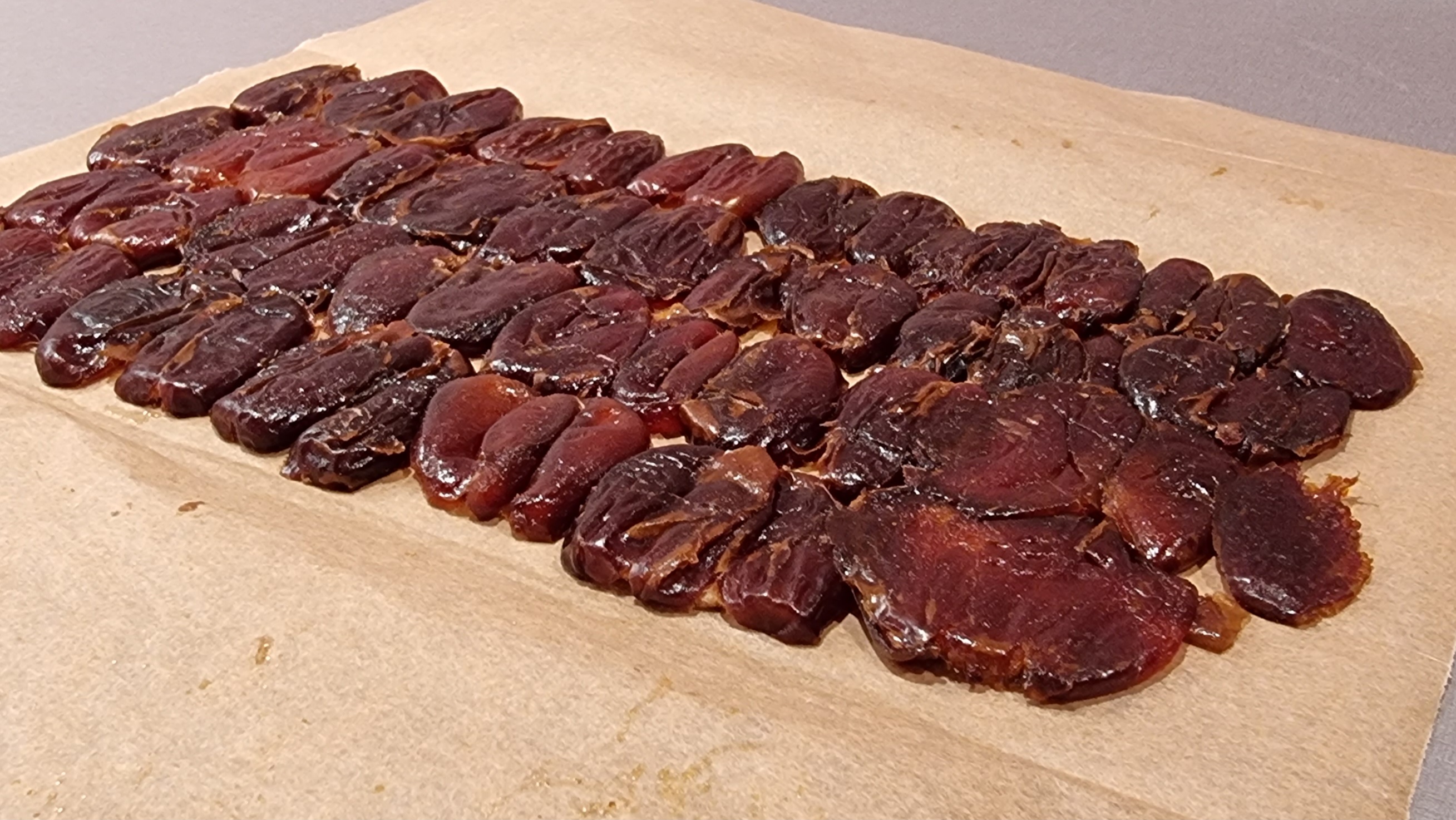 ⭐️Førjulskos har vi litt i utsalget!⭐️ 💝Hjemmelaget søtsaker/kaffemat  💝Gårdsegg fra Øybakken Gård 💝Nydelig sjokolade fra Sjokolade Kompaniet  💝Spennende produkter fra Røyse 💝Brun Undredal / Geitost (som er laget av  geitemyse, geitemjølk og, image size:2617x1474